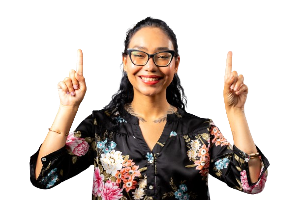 Marina Kmya apontando para cima, em direção ao botão.